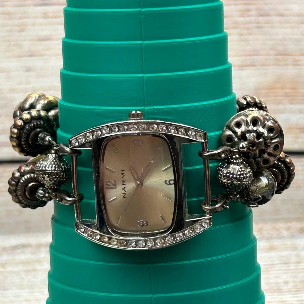Narmi Womens Crystal Bezel Beaded Stretch‎ Bracelet Watch Silver Tone Boho 32mm